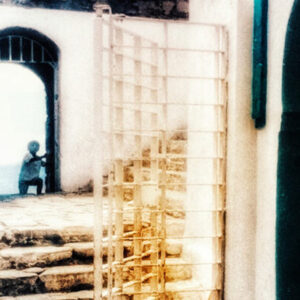 Les trois portes vers le ciel / three doors to heaven kleurenfoto (analoog) A4