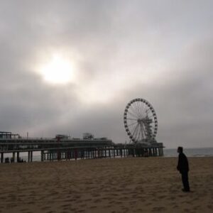 le dernier homme debout sur la plage (last standing on the beach)